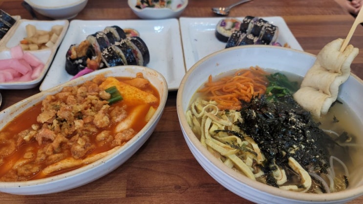  새우깡 떡볶이가 별미인 마산 맛집 현동 가시어멍 김밥