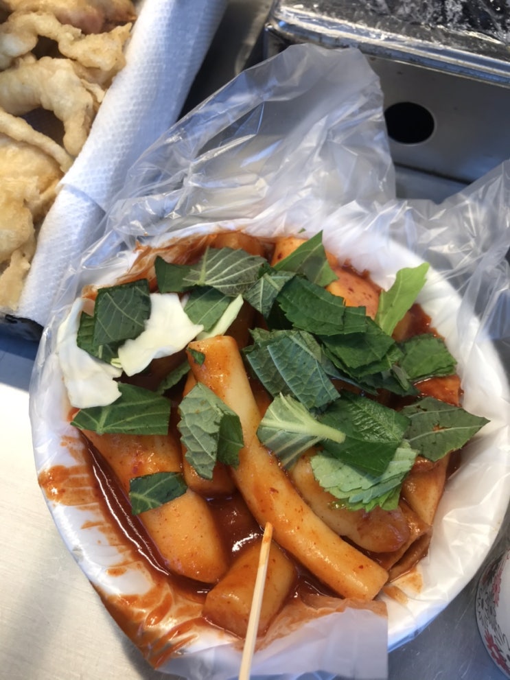 [신촌] 포장마차 깻잎떡볶이