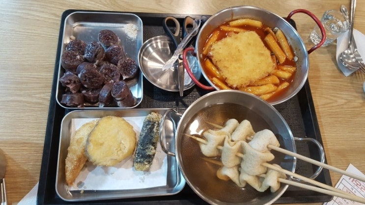 가오리 떡볶이의 모짜튀김과 떡튀순