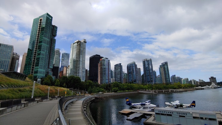  밴쿠버 다운타운 코울하버 공원(Coal Harbour Park) : 바다가 보이고, 스탠리 파크가 보이는 이상적인 청정 공동주택 단지다/캐나다 아빠 육아휴직