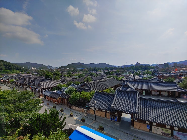  전주한옥마을이 내려다 보이는 한옥마을 전망대 카페