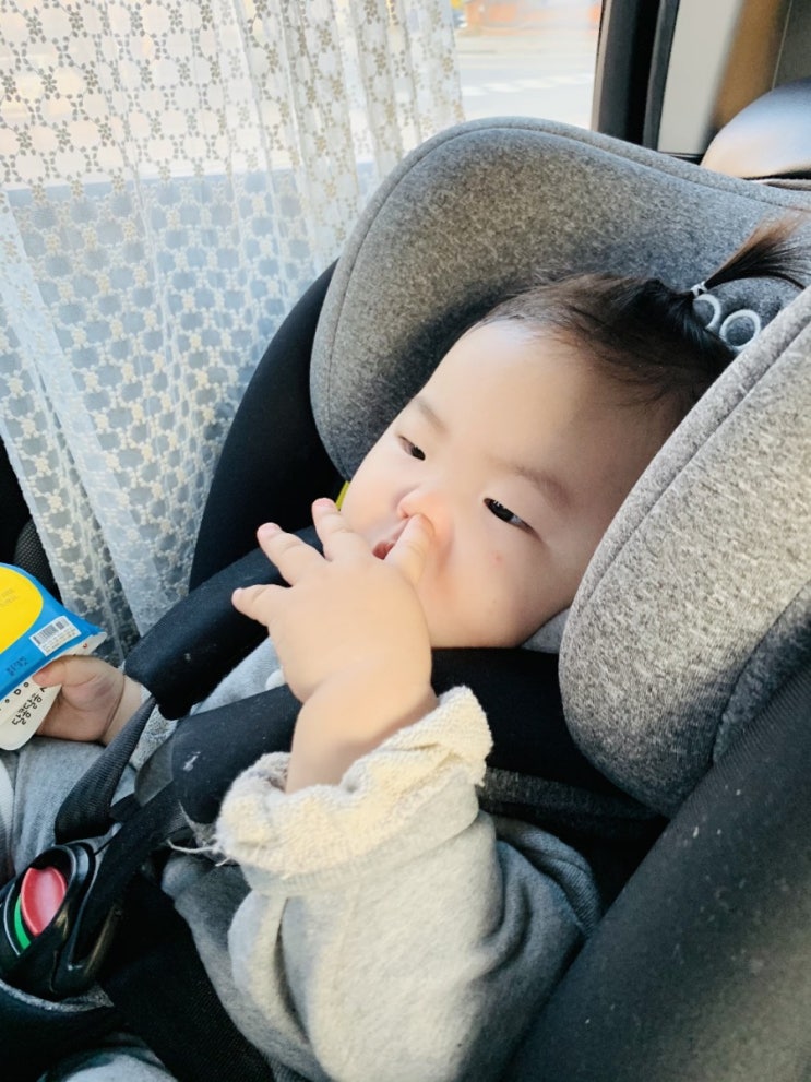  우리 귀여운 가은이 툭하면 코를 판다ㅋ