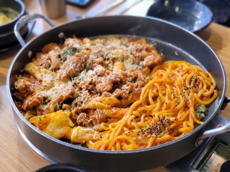  서면 맛집 치즈 닭갈비에 볶음밥까지! '헬로팬'에서 런치