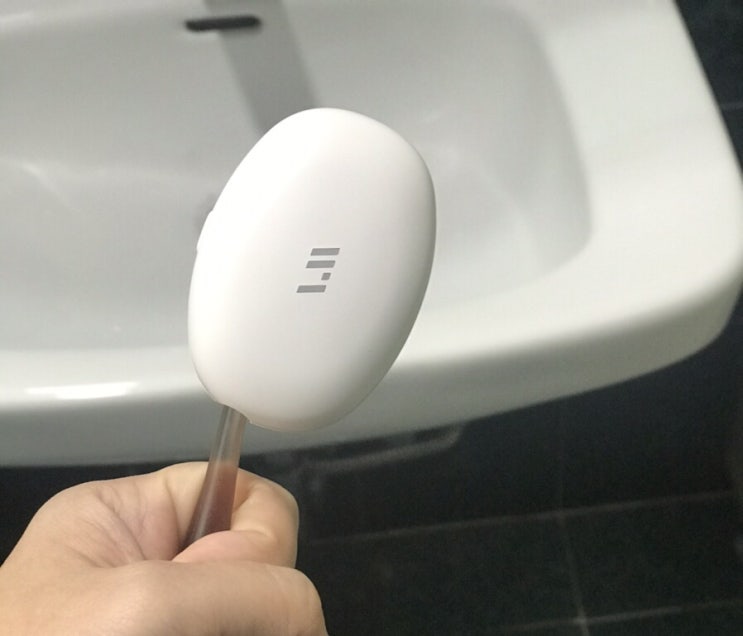  휘아 날 좀 바라봐~ 사무실 필수품 칫솔살균기