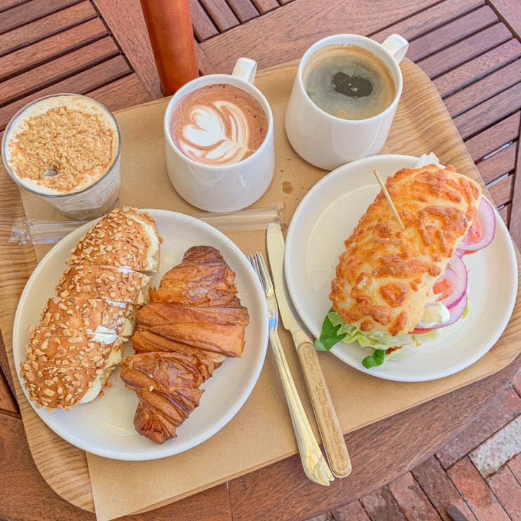  강릉카페 디오슬로(DiOSLO) / 초록빛 넓은 마당뷰에서 힐링과 커피를 ️