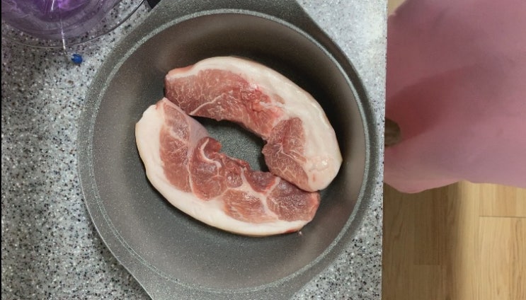  통수육 - 봄동겉절이 - 국룰조합 맛도리