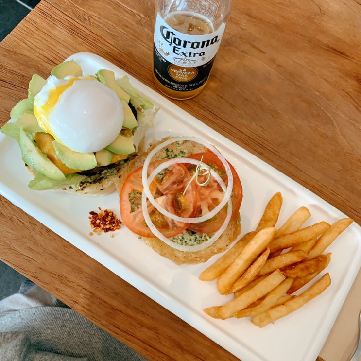  1993버거 :) 합정 수제버거 맛집! 수란 아보카도 버거 & 맥주