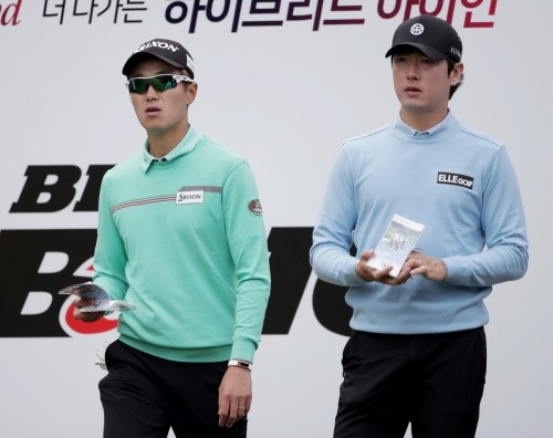[골프뉴스] 명암 앗걸린 라이벌..이창우는 공동<b>선두</b>,<b>이수민</b>은... 