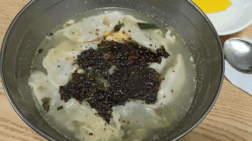  가산동 돼지분식 만두국::40년 전통 칼국수 손 수제비