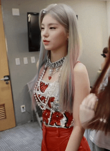  있지 예지 겨드랑이 움짤 나이 키 몸무게 인스타