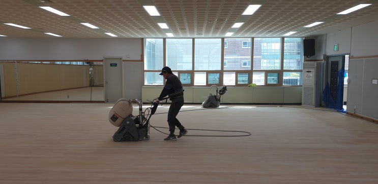  거송마루 /체육관마루샌딩 공사/ 라인마킹