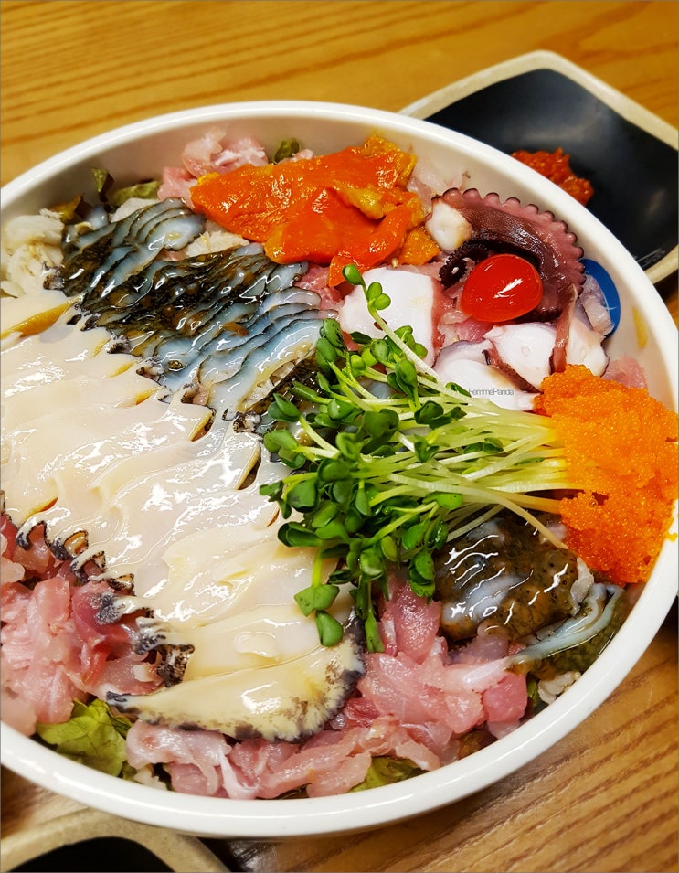  여름에도 겨울에도 시원하게 압구정 물회 청초수물회 강남점