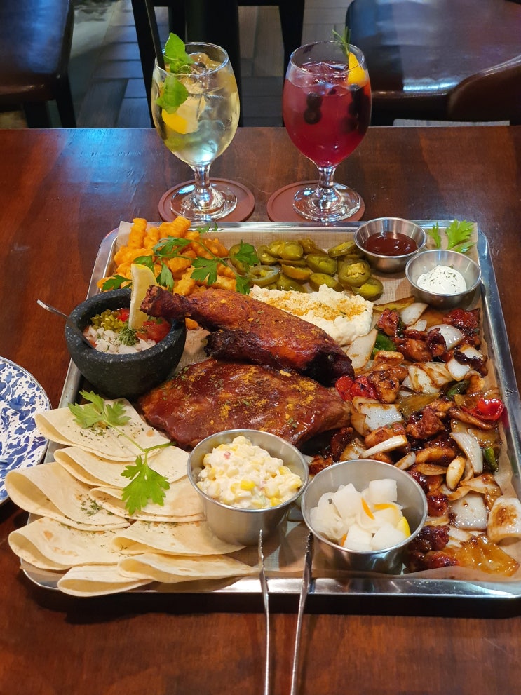 여수 학동맛집, 밀회관 여수학동점에서 모히또와 바베큐 플래터 즐겼습니다 치킨과 와인을 즐길 수 있는 맛집