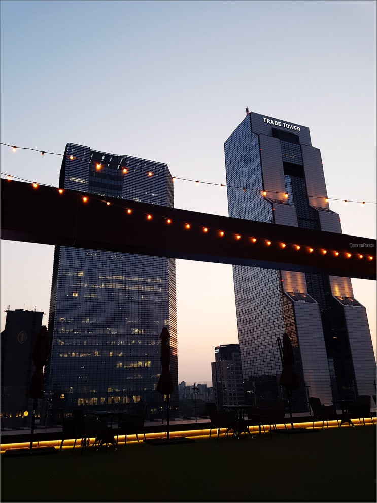  코엑스 앞 신라스테이 삼성 21층 루프탑 테라스에서 본 도시 풍경