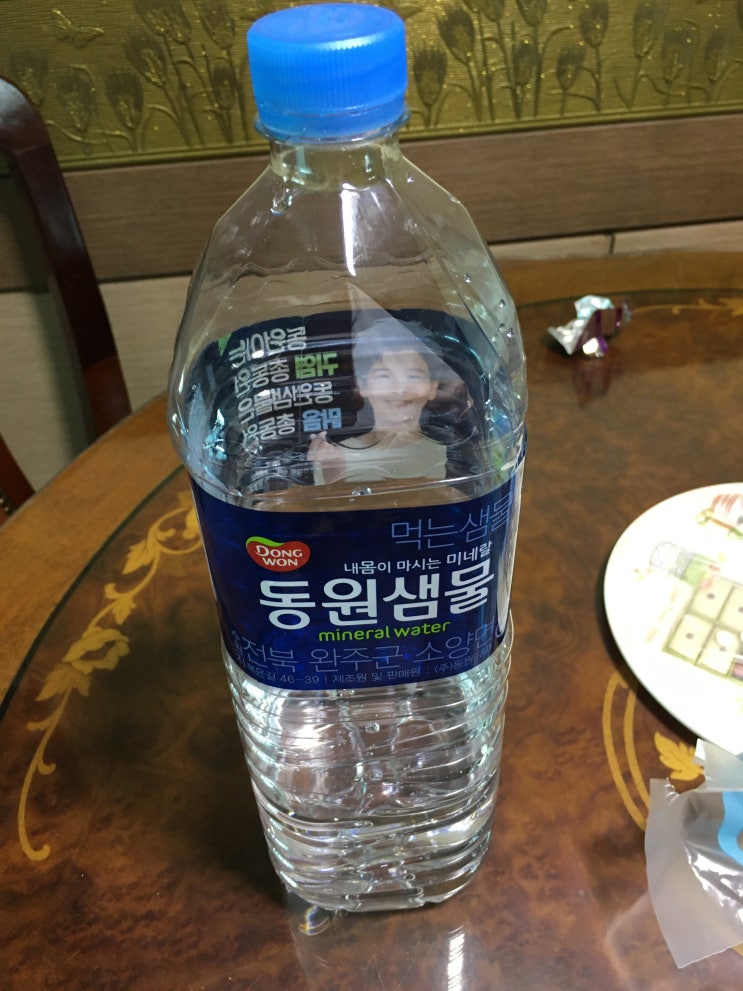  동원샘물 2L, 저희집 매일 마시는 샘물ㅎㅎ 정동원이 광고하는 동원샘물 믿고 마실 수 있죠.