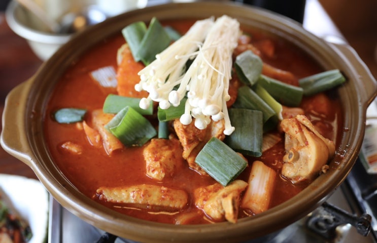  전주닭볶음탕 맛집 - 기찻길옆오막살이에서 즐긴 마늘숙성 닭볶음탕