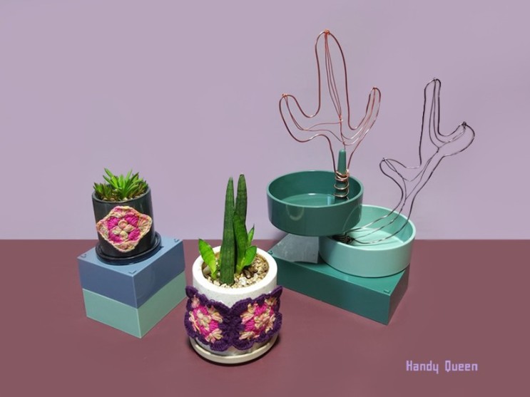 모던하우스 층층그릇에 세운 와이어 선인장과 식물의 어울림 / 이색적인 플랜테리어