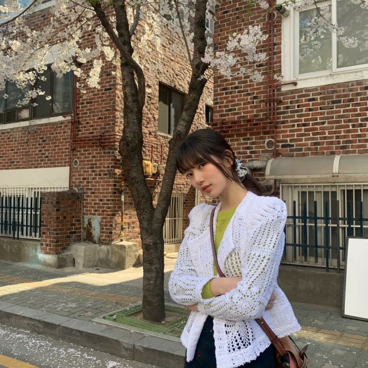  스타트업 수지 곱창 머리끈: 가니(GANNI) 스크런치-매치스패션&샵밥 한국직배송