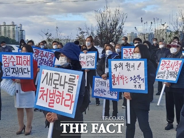 "장례 두 번 치르는 그 심정 아십니까"