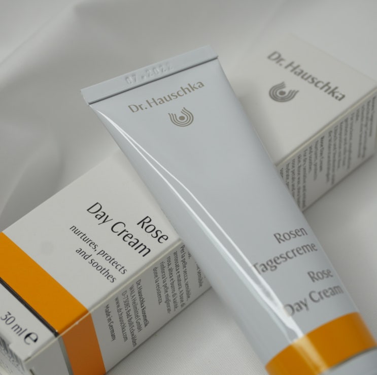  닥터하우쉬카(Dr.Hauschka) 3중 진정보습 로즈데이크림 거참 쫀쫀하네