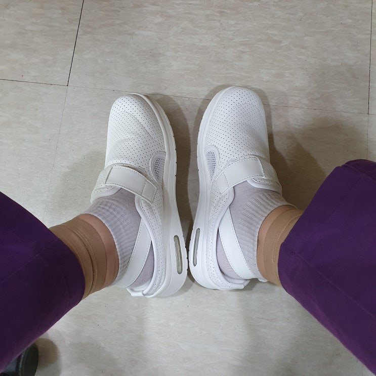  발볼 넓은 사람도 편한 너스키니 간호화 신발 리뷰