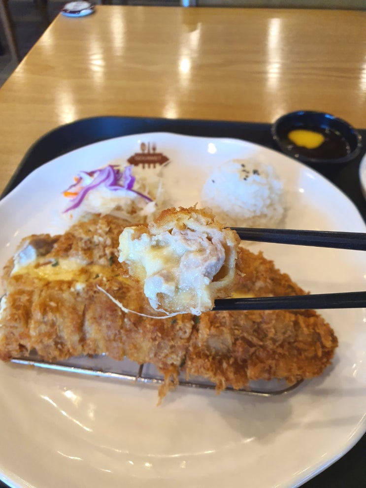  [영종도 맛집] 치즈로 속이 꽉 찬 돈까스와 함께 하고 싶다면 고메랑레스토랑