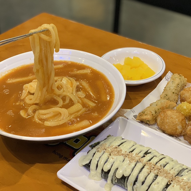  강남역 떡볶이 : 홍마떡 마늘 떡볶이 계속 생각나