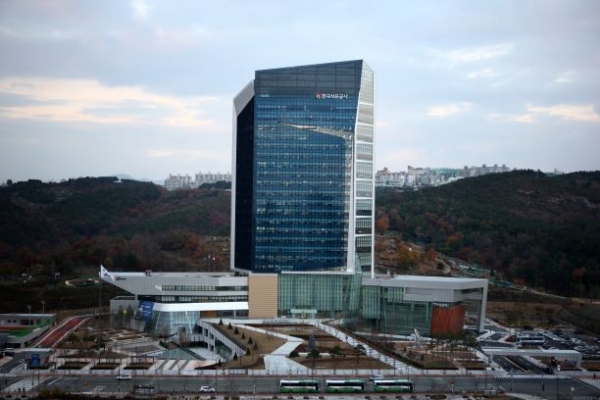 석유공사, 베트남 11-2광구 1억불 매각?…"매각가 논의 한바 없다" 석유공사, 베트남 11-2광구 1억불 매각?…"매각가 논의 한바 없다"