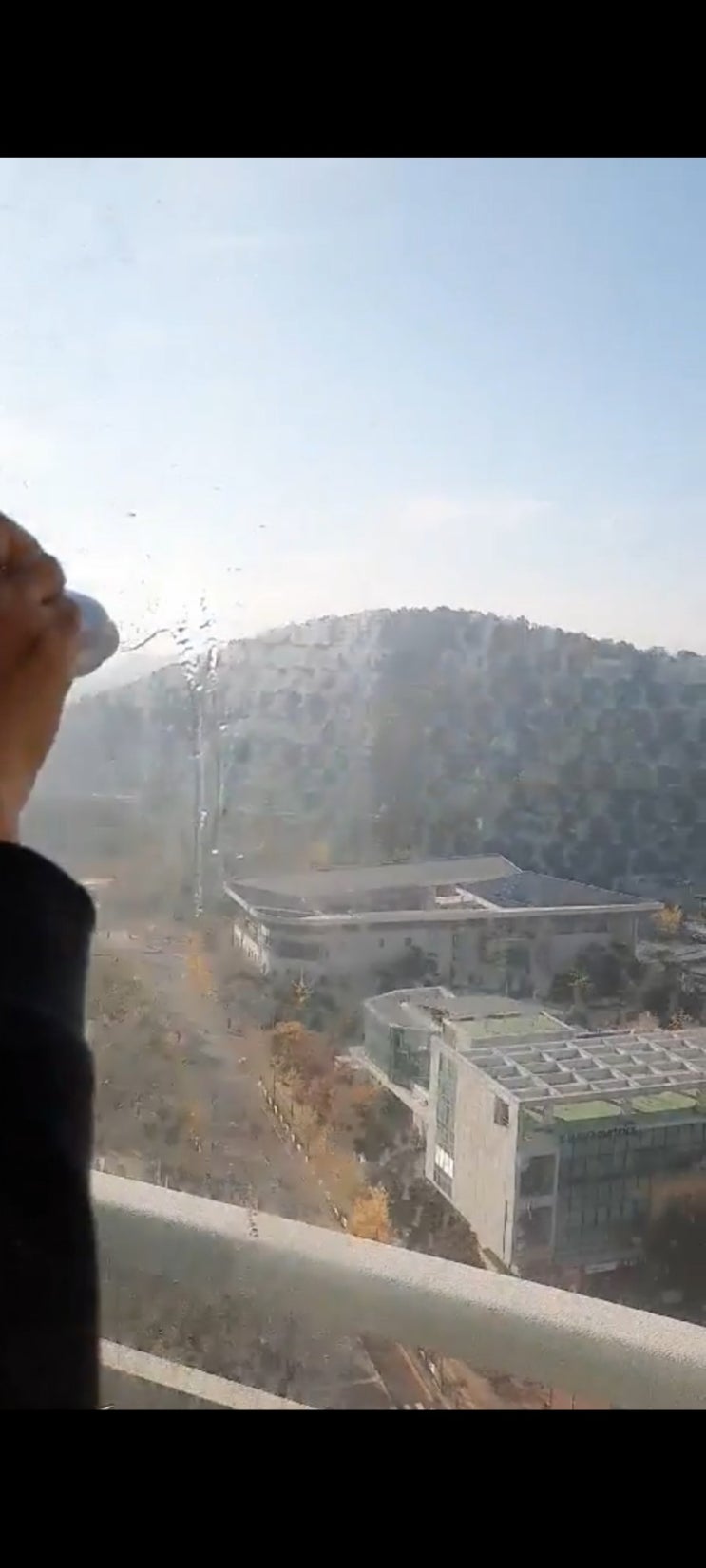  창문 뽁뽁이 자국 쉽게 지우는 방법을 알려드릴게요