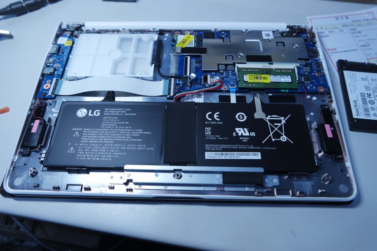  14U360-EU2TK 분해 및 SSD 교체 작업