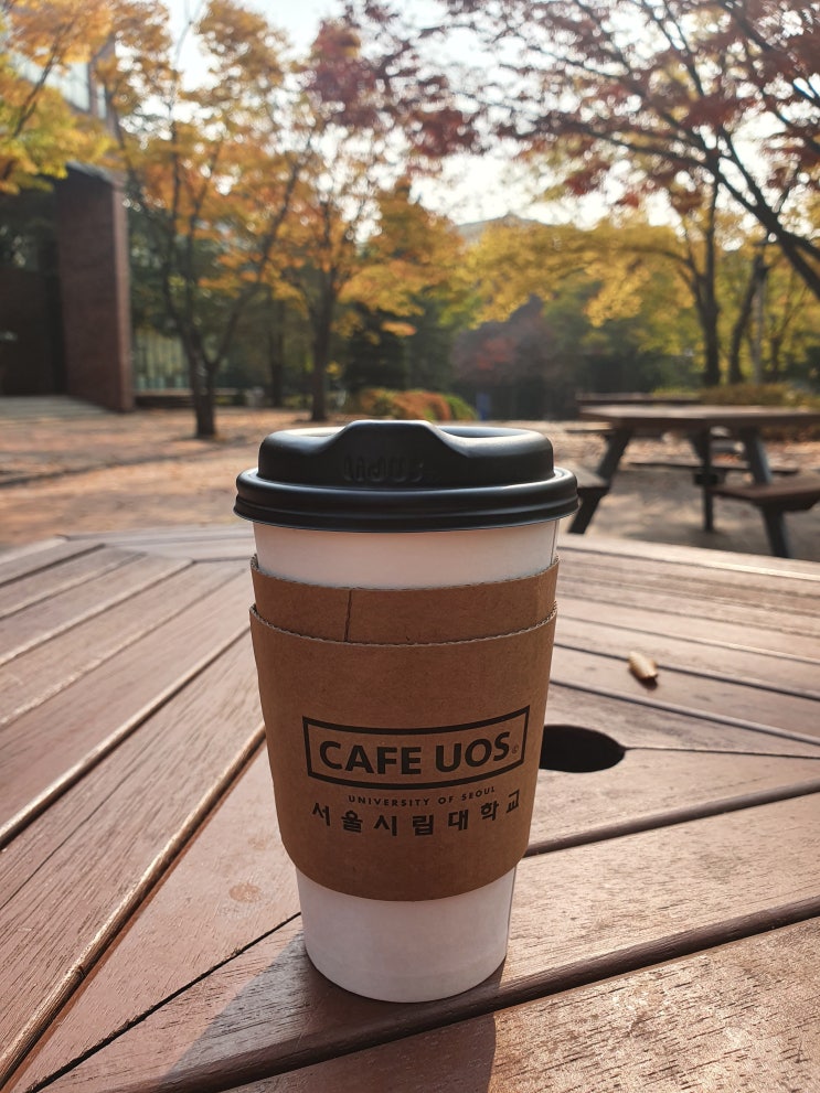  따뜻한 아메리카노가 어울리는 계절