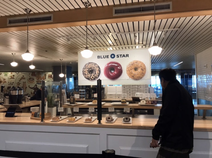 포틀랜드 국제공항에 블루스타 도넛 팔아요