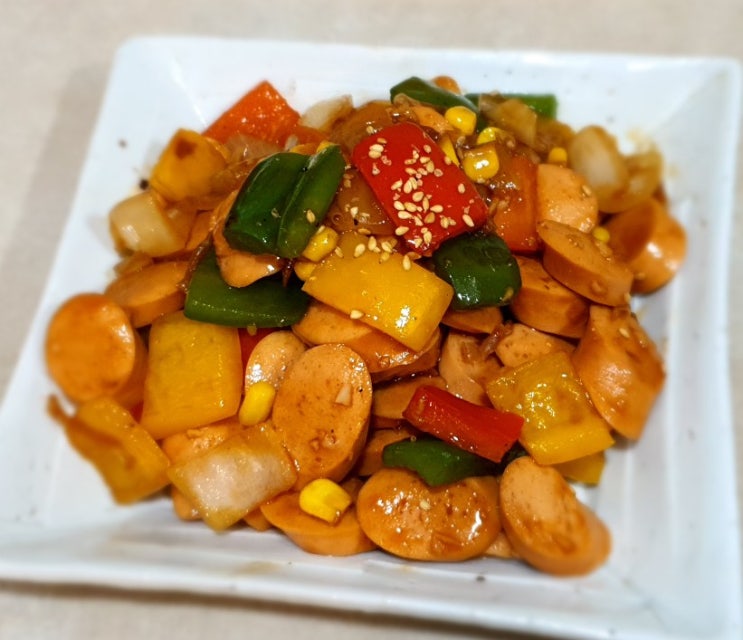  소세지(소시지)야채볶음 소스까지 완벽해요.