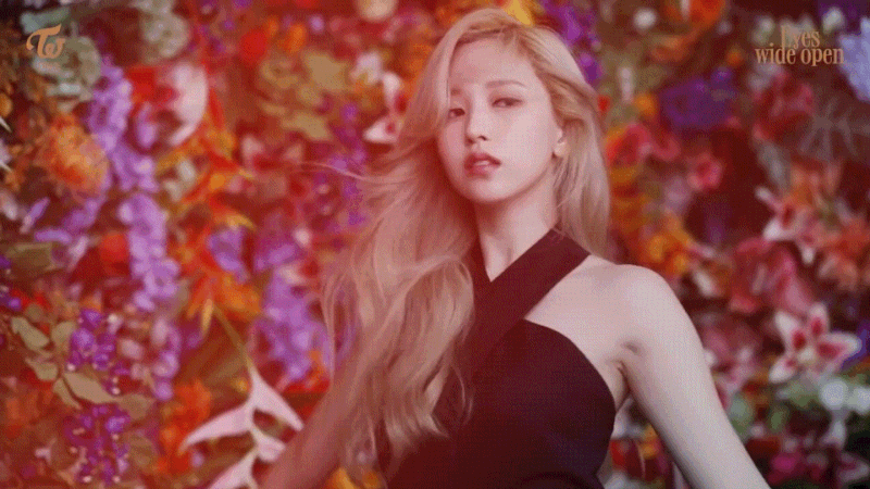 TWICE Comeback : Mina's Stunning New Hair and Styling! (GIF Alert)