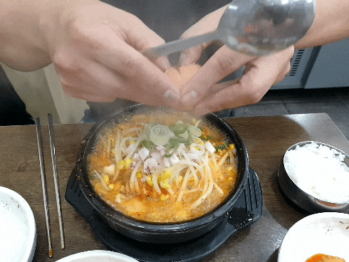굽은다리 24시간영업 콩나물국밥 전문점 얼큰한 해장한그릇