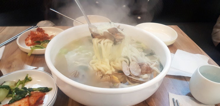 열무보리밥과 푸짐한 바지락칼국수가 있는 영등포시장 왕가네칼국수