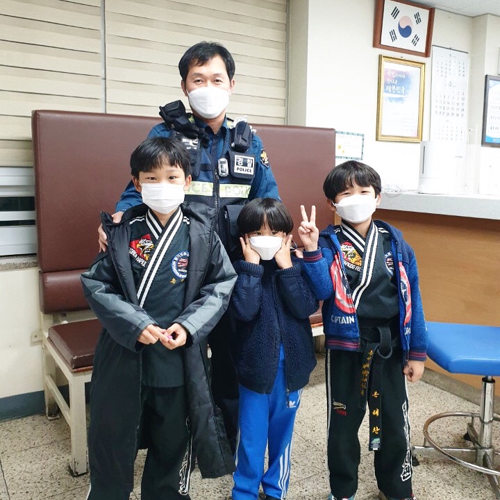 삼형제 지갑을 줍다 삼형제 지갑을 줍다