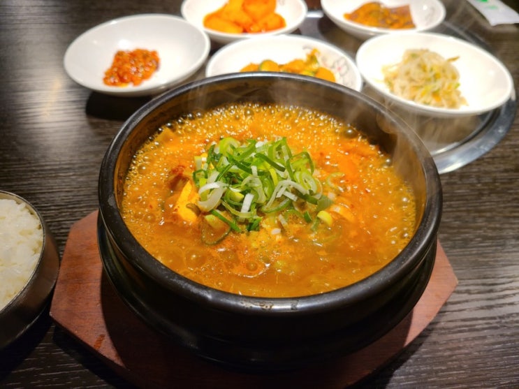  옛날농장 논현점 생고기김치찌개
