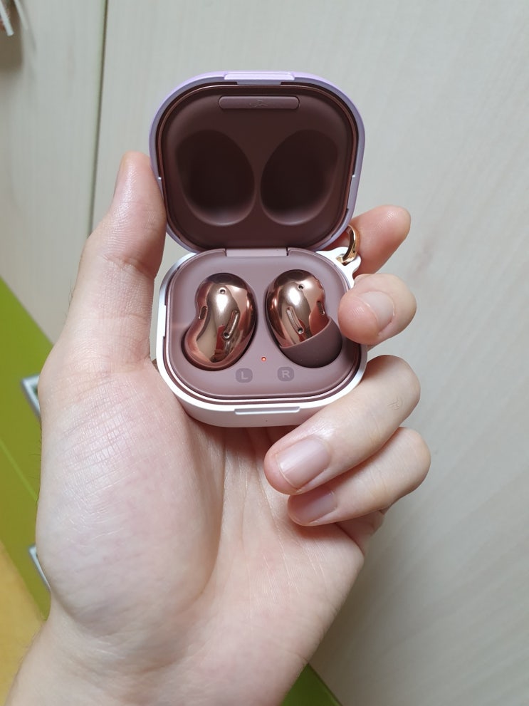  갤럭시 버즈 라이브 - 맞추기 까다로운 친구, 귀작남의 약 일주일 사용후기