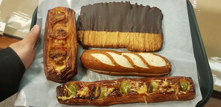 빨미까레 맛집 OUR Bakery 아우어베이커리 용산아이파크몰점에서 빵쇼핑했어요
