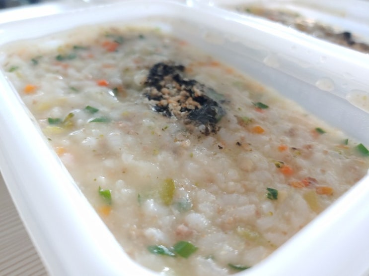  속 쓰릴때 본죽 소고기 야채죽 최고!!!