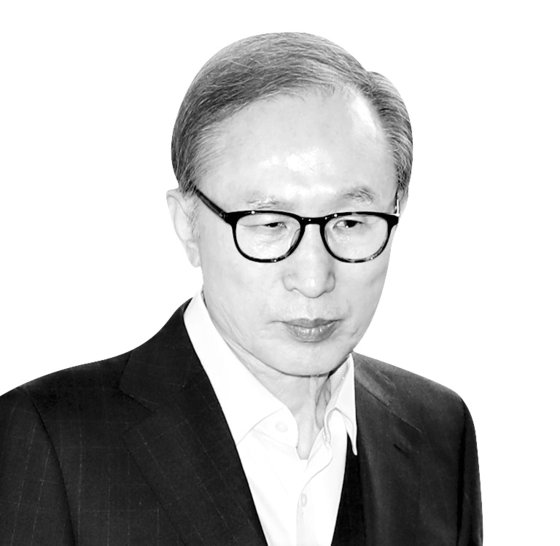 17년형 확정된 MB 대통령 예우 박탈…연금까지 모두 뺏긴다 17년형 확정된 MB 대통령 예우 박탈…연금까지 모두 뺏긴다