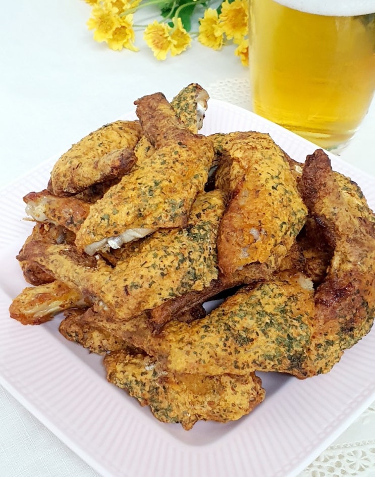  맥주안주와 야식은 굽네치킨 고추바사삭윙과 바게트볼로~