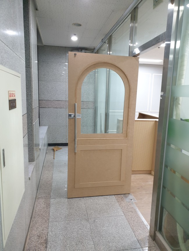  경기도 화성시 봉담읍 제이스빌딩 4층 영구문신 샵 목공사