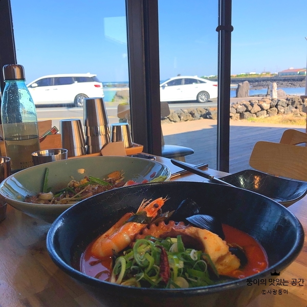  제주 바보라면 평대해변 바다가 보이는  해물라면집 가격도 맛도 만족