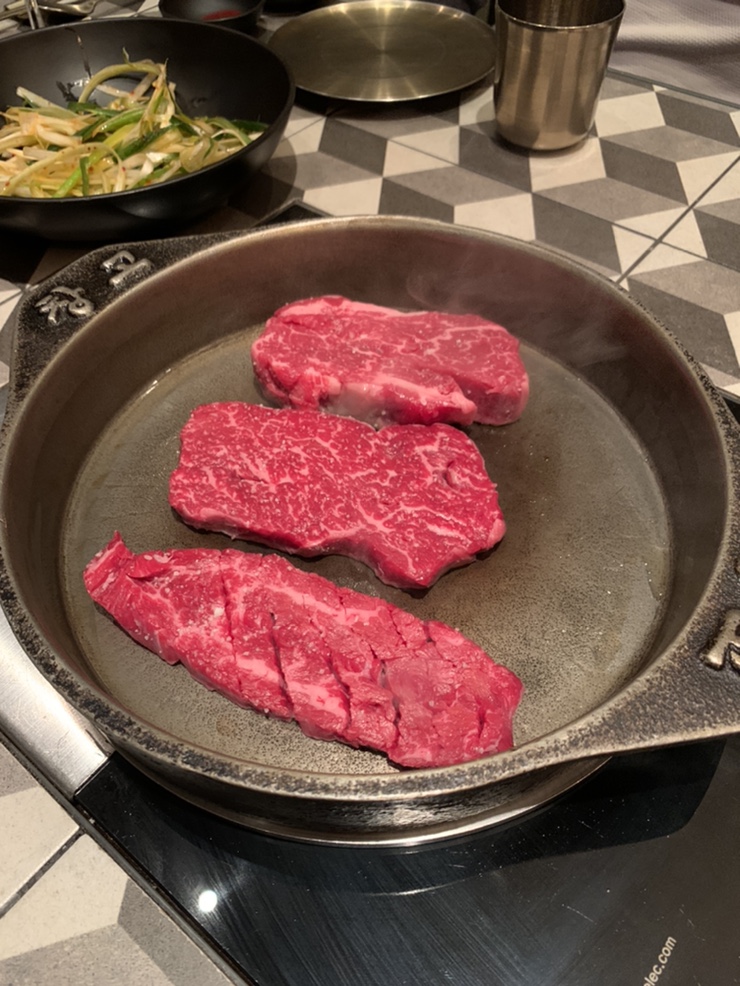  창고43 강남점, 회식하기 좋은 프리미엄 한우 고깃집