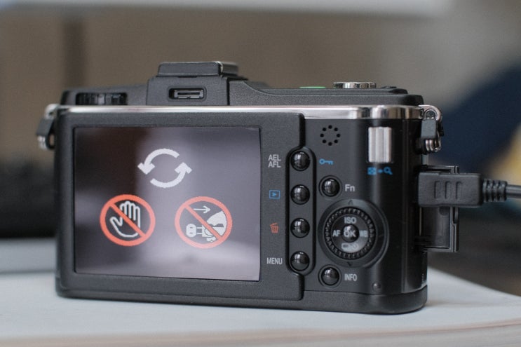 올림푸스 카메라 펌웨어 업데이트 (E-P2, 17mm F2.8)
