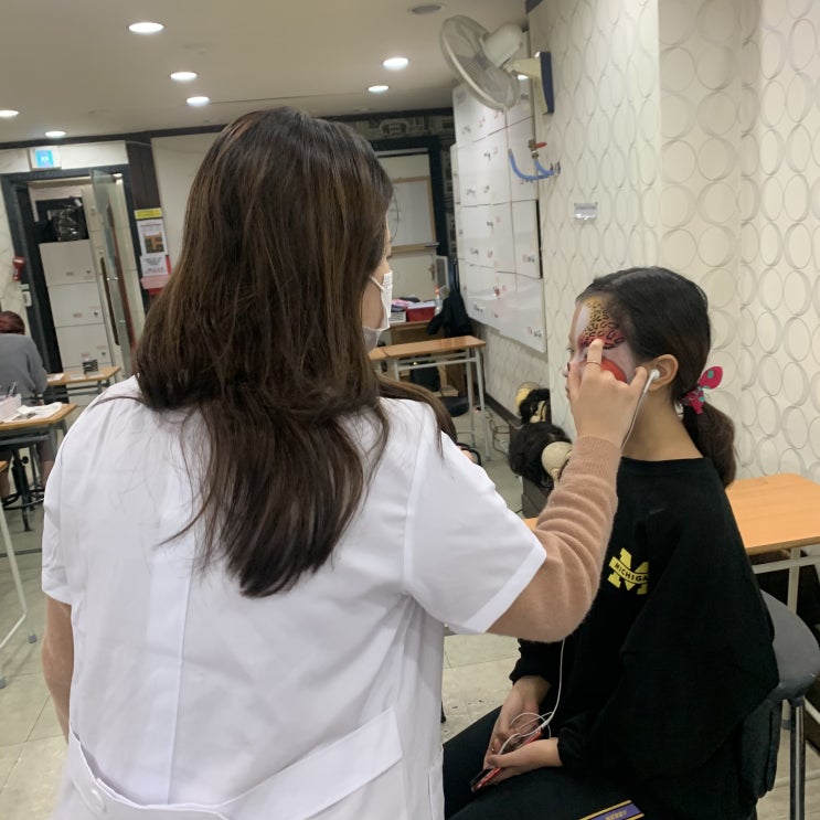  노원미용학원 프랑스 본교 크리스챤쇼보 상호 협력 인증서 및 인터뷰