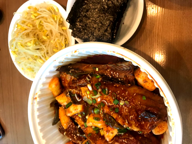  날도 쌀쌀해서 명태 코다리조림 배달시켰어요.