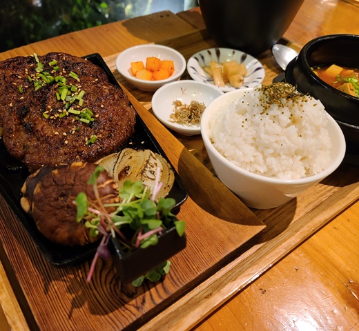  매월 종로구 검숭검숭 익선동 121 오쟁이 지다